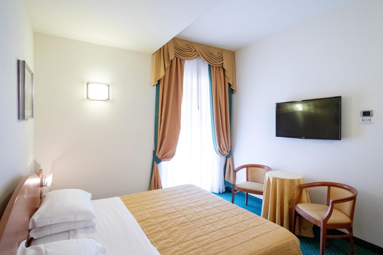 Hotel Capri Bardolino 3S エクステリア 写真