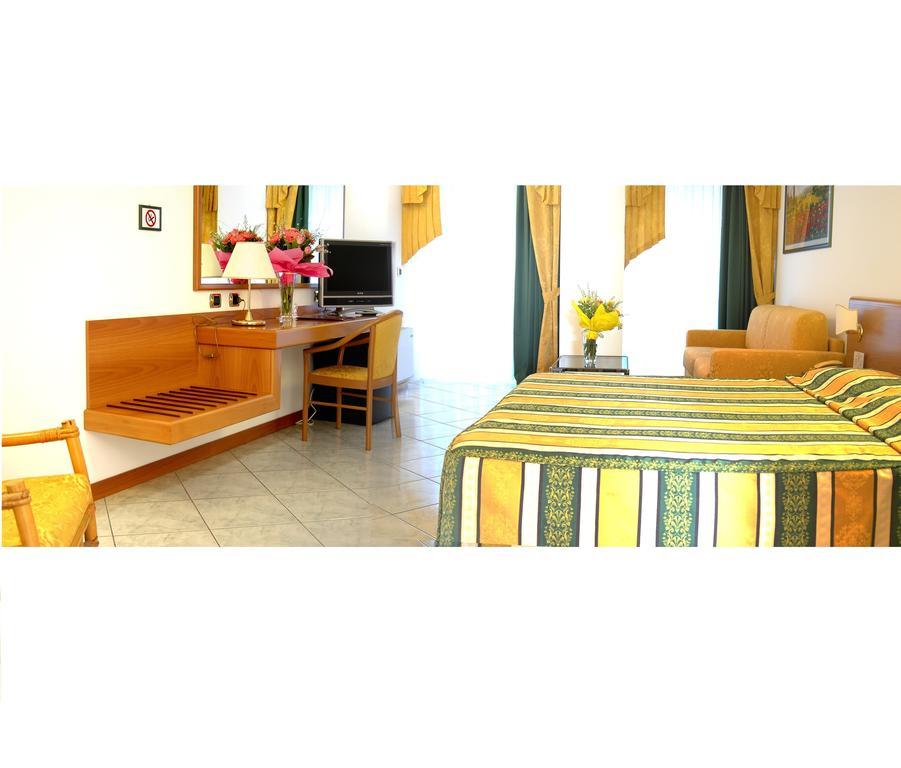 Hotel Capri Bardolino 3S 部屋 写真