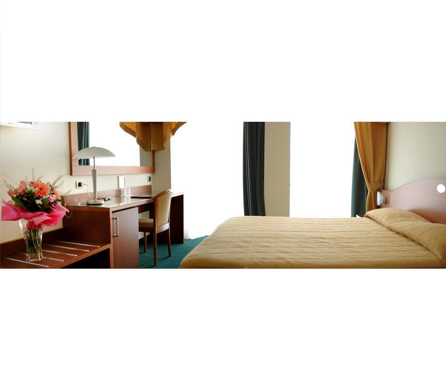 Hotel Capri Bardolino 3S 部屋 写真