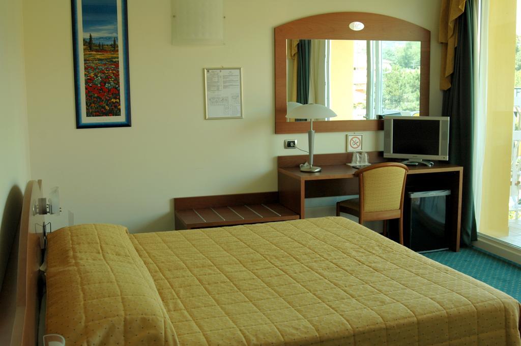 Hotel Capri Bardolino 3S 部屋 写真
