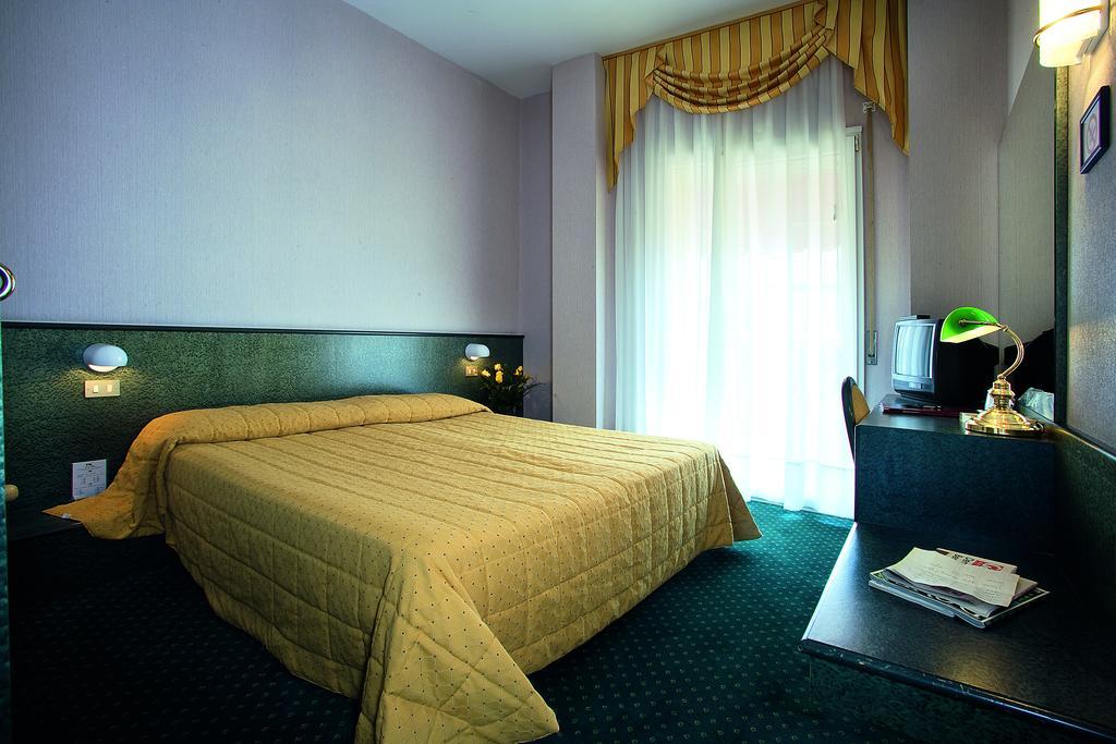 Hotel Capri Bardolino 3S 部屋 写真