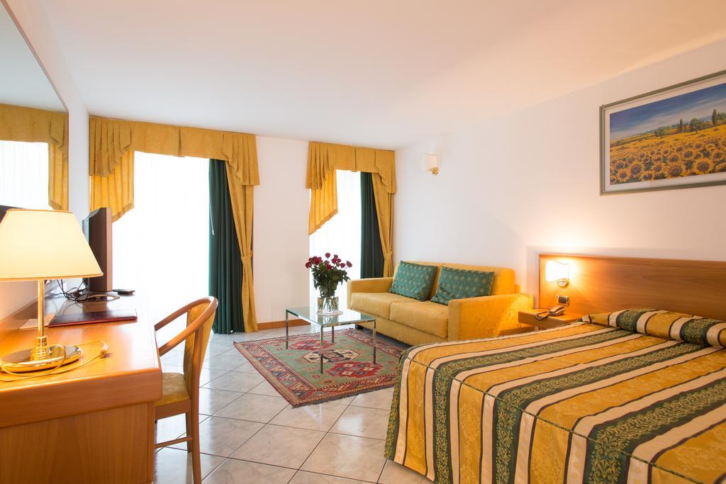 Hotel Capri Bardolino 3S 部屋 写真