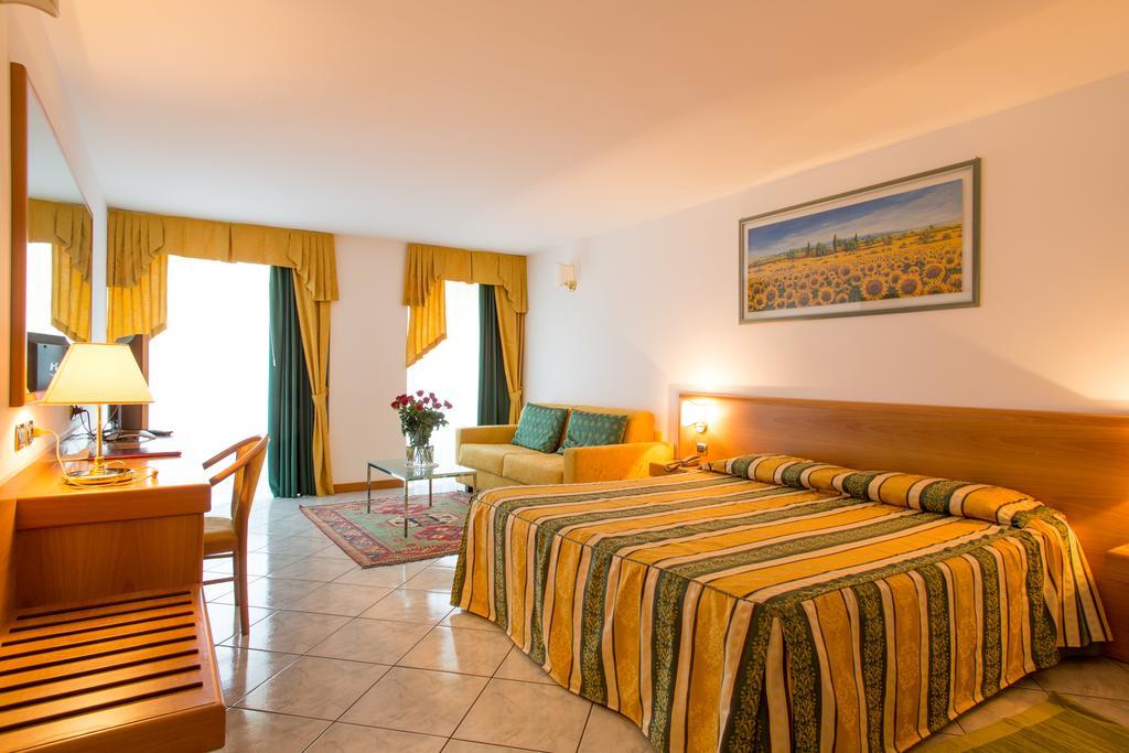 Hotel Capri Bardolino 3S 部屋 写真