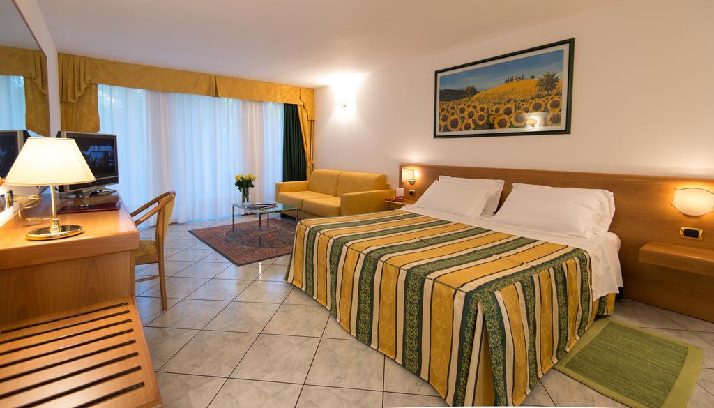 Hotel Capri Bardolino 3S エクステリア 写真