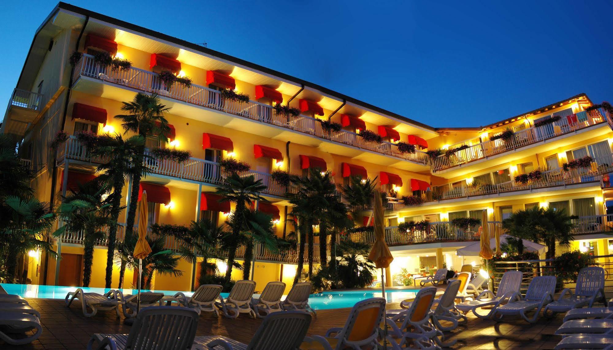 Hotel Capri Bardolino 3S エクステリア 写真