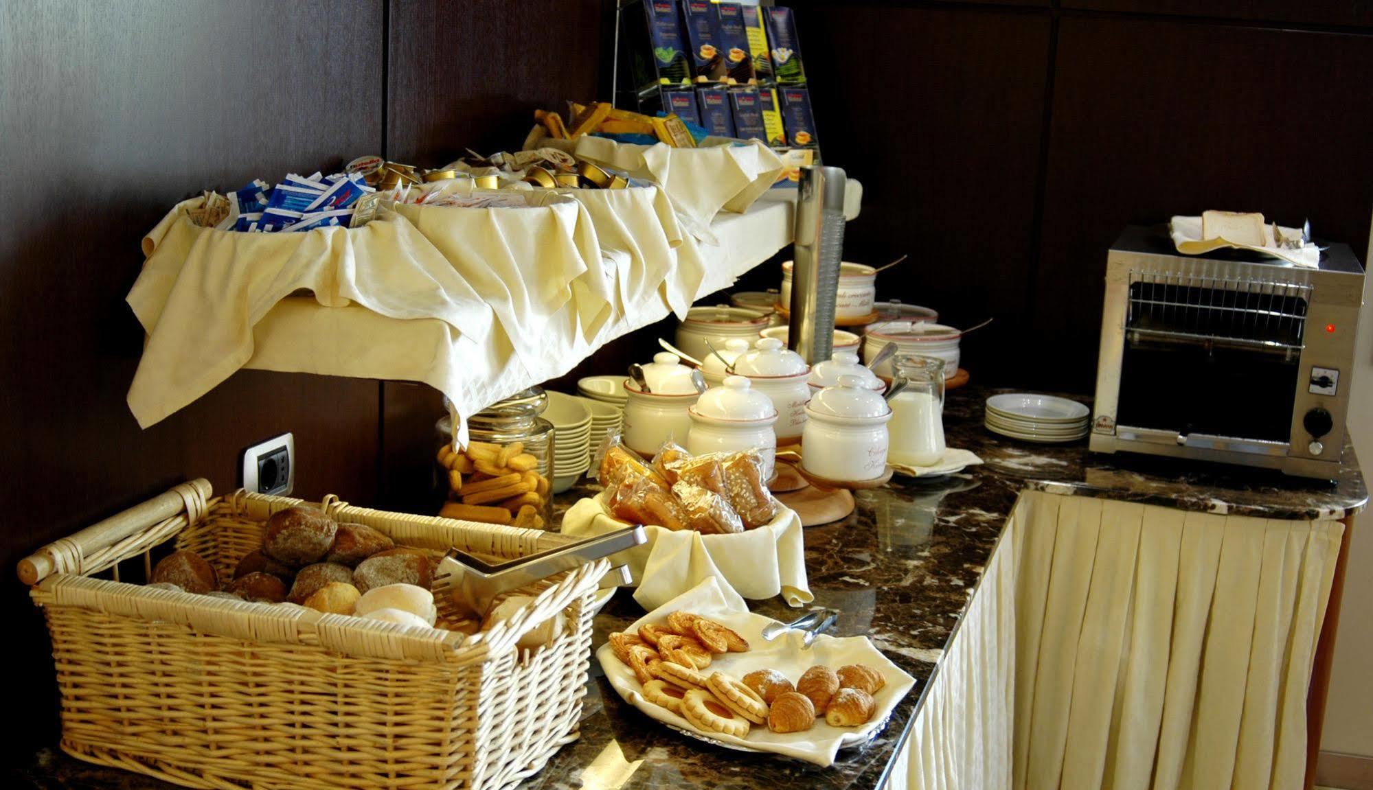 Hotel Capri Bardolino 3S エクステリア 写真