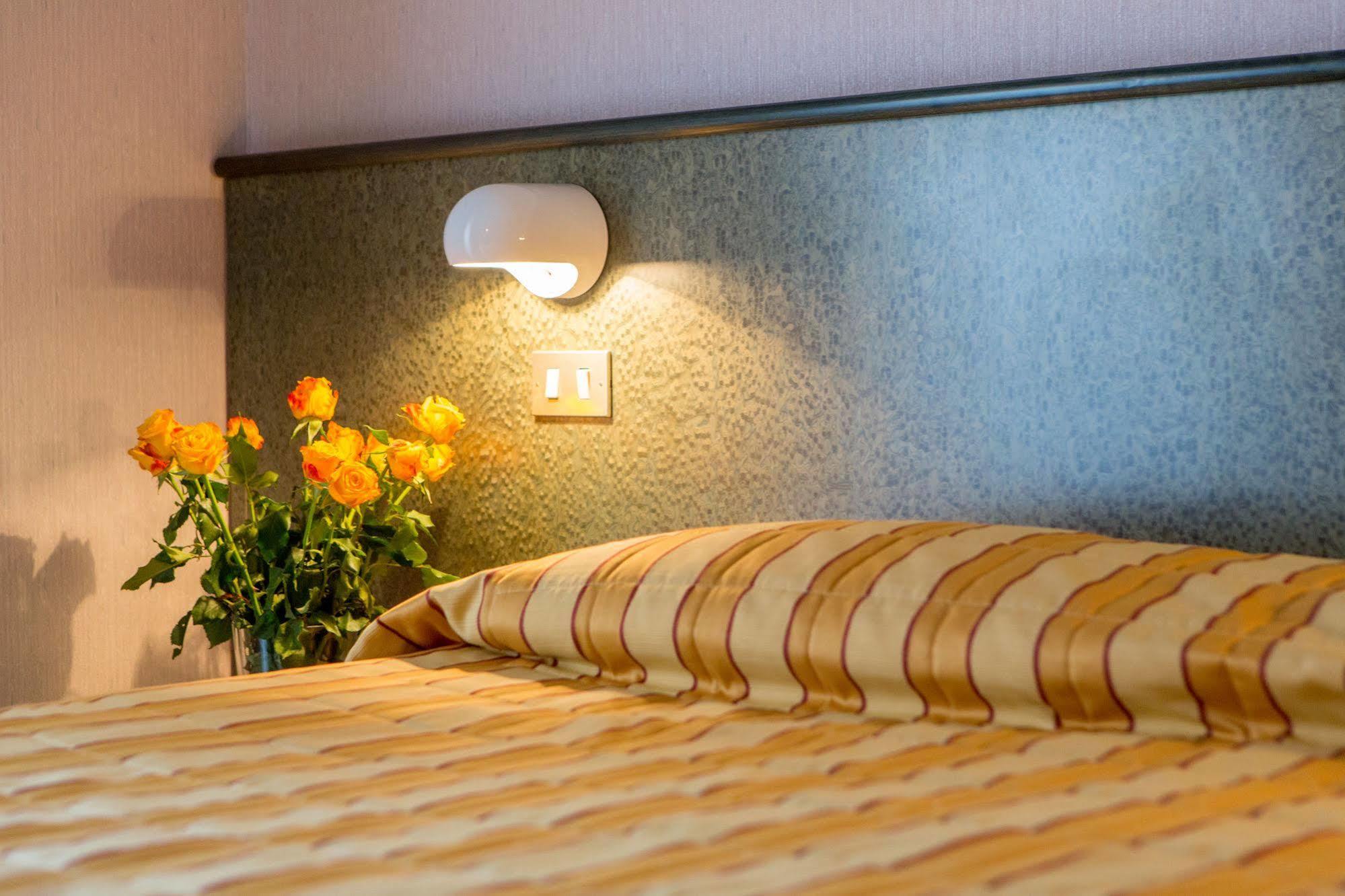 Hotel Capri Bardolino 3S エクステリア 写真
