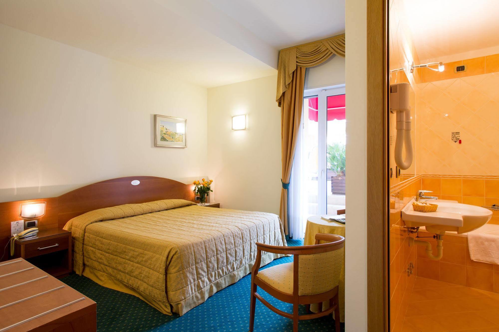Hotel Capri Bardolino 3S エクステリア 写真