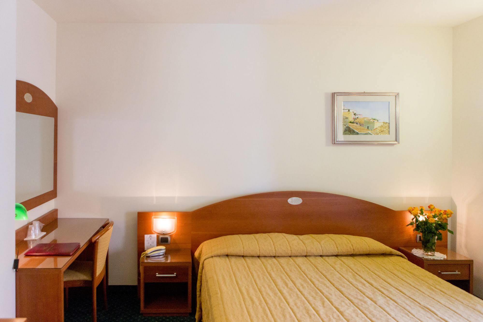 Hotel Capri Bardolino 3S エクステリア 写真