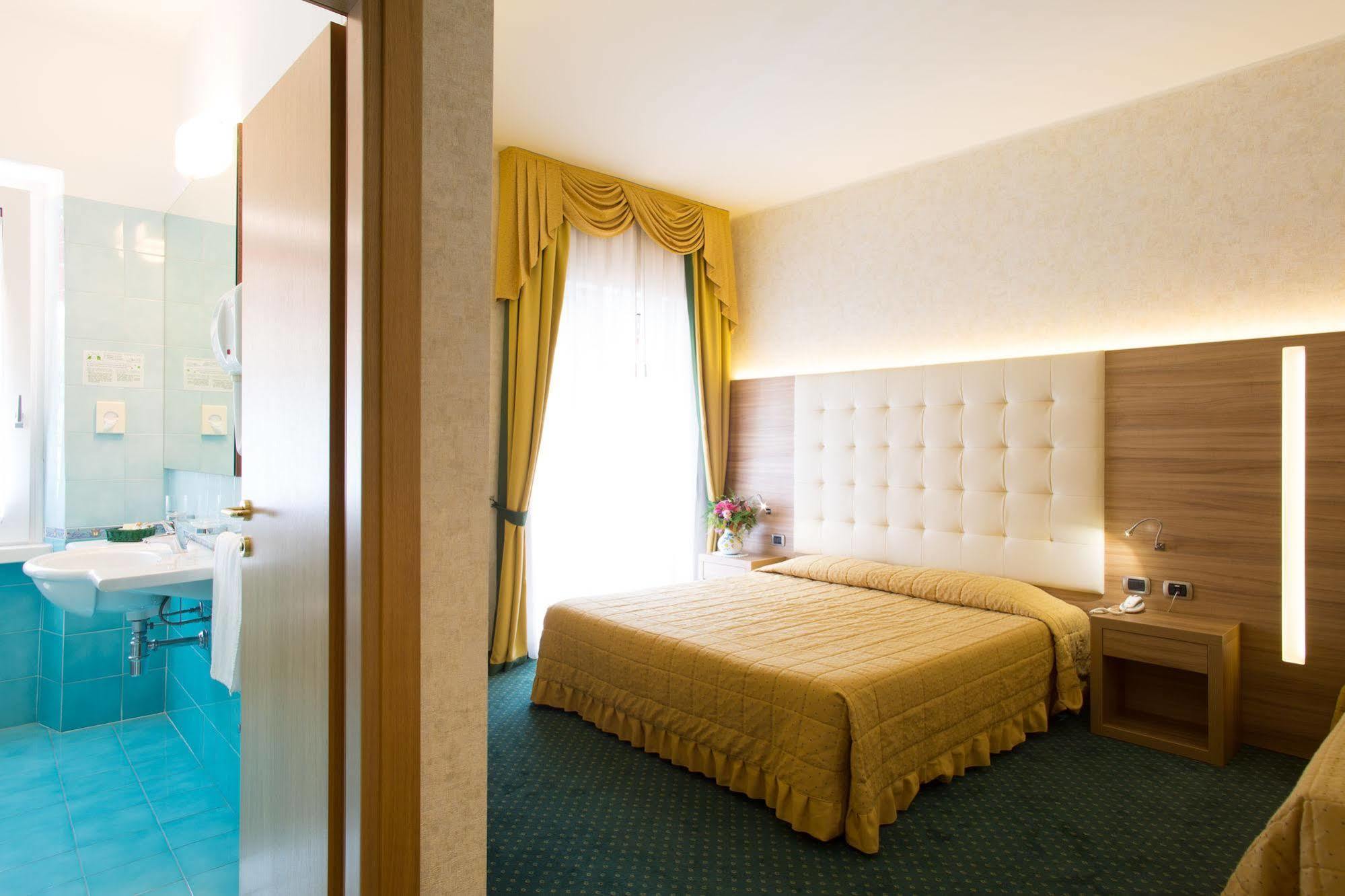 Hotel Capri Bardolino 3S エクステリア 写真