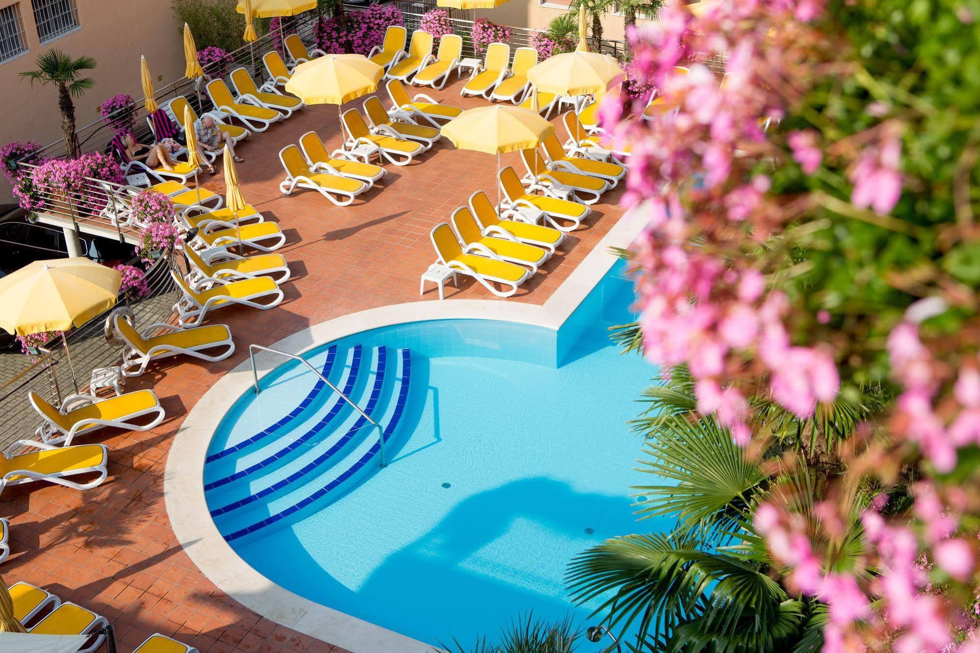 Hotel Capri Bardolino 3S エクステリア 写真