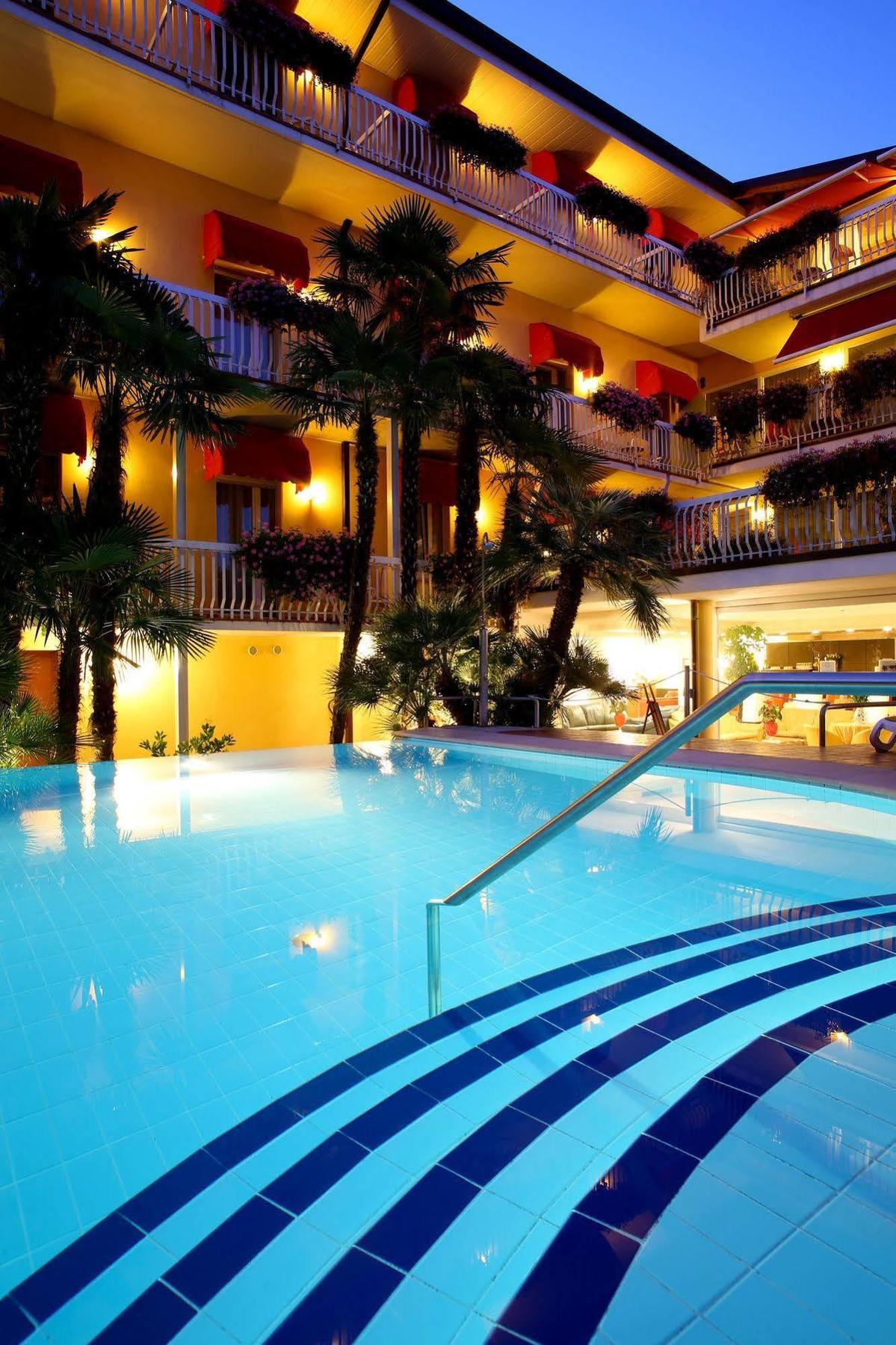 Hotel Capri Bardolino 3S エクステリア 写真