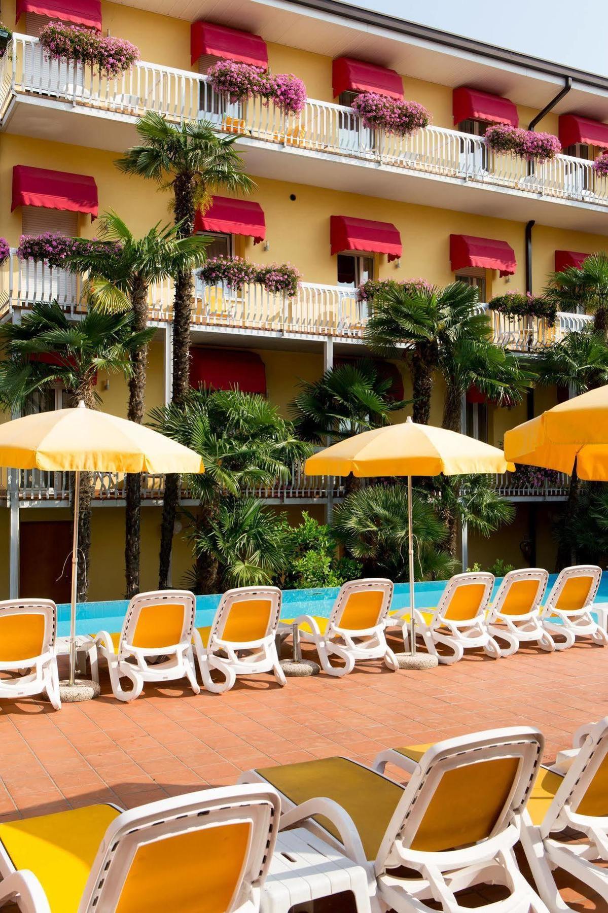 Hotel Capri Bardolino 3S エクステリア 写真