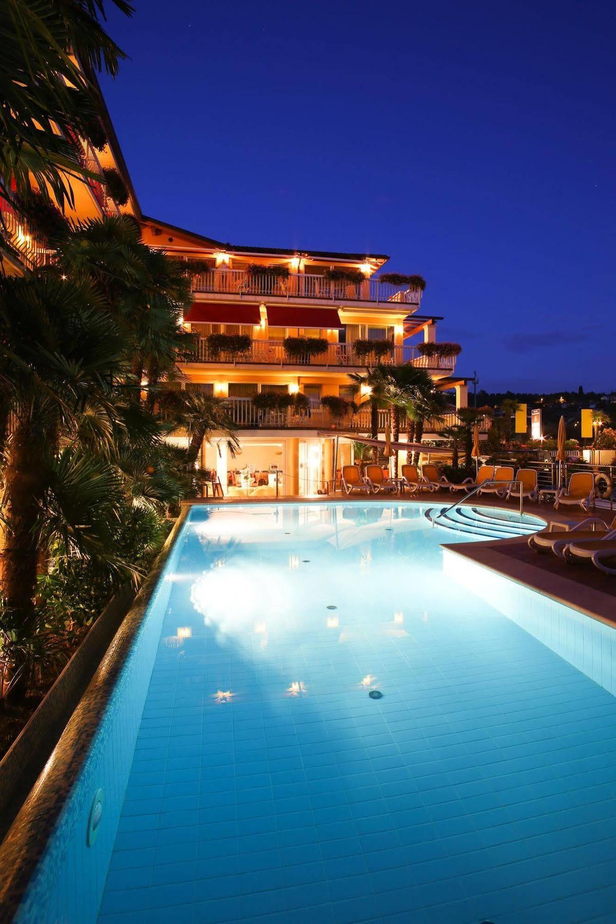 Hotel Capri Bardolino 3S エクステリア 写真