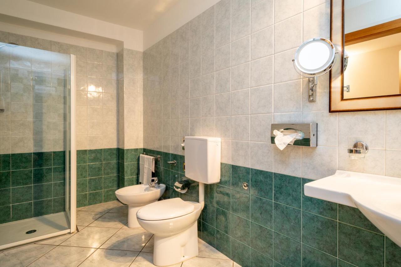 Hotel Capri Bardolino 3S エクステリア 写真