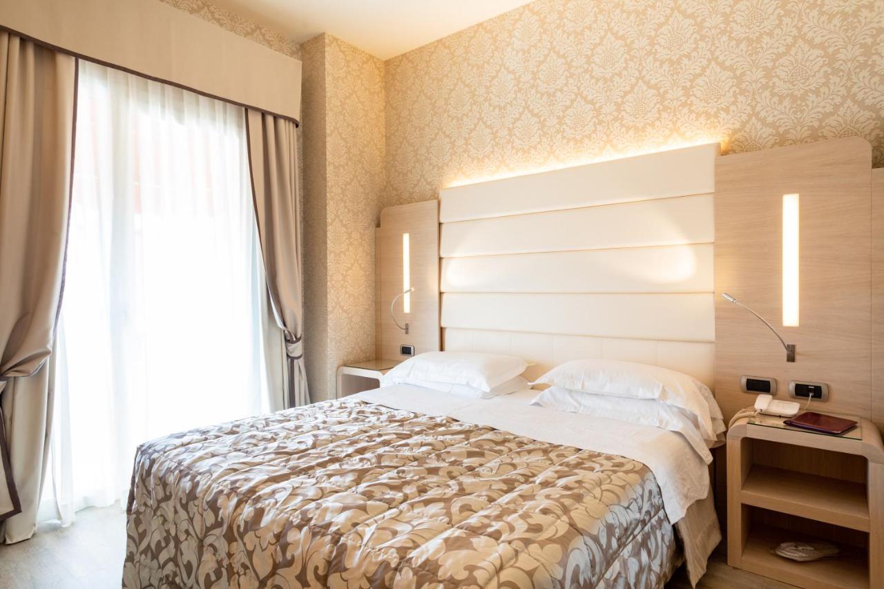 Hotel Capri Bardolino 3S エクステリア 写真