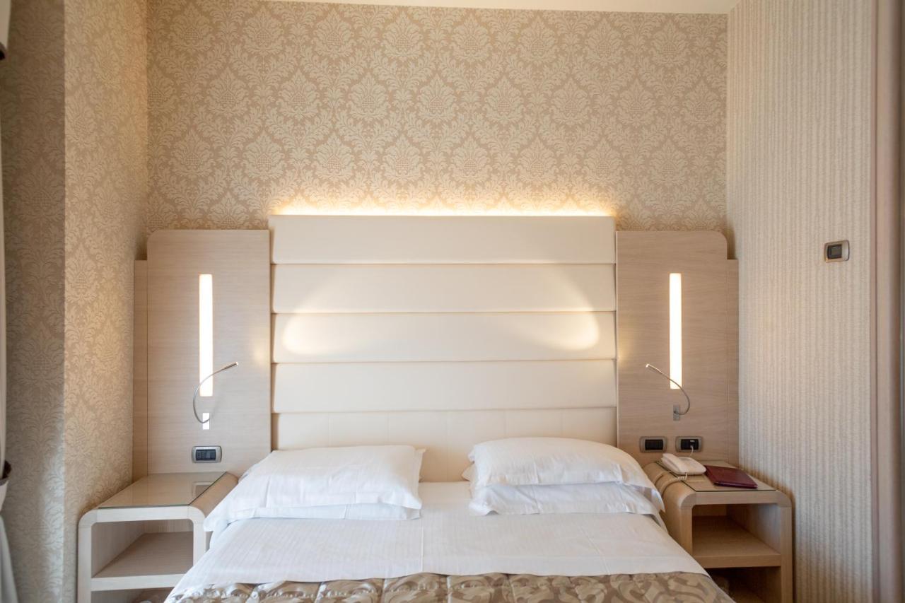 Hotel Capri Bardolino 3S エクステリア 写真