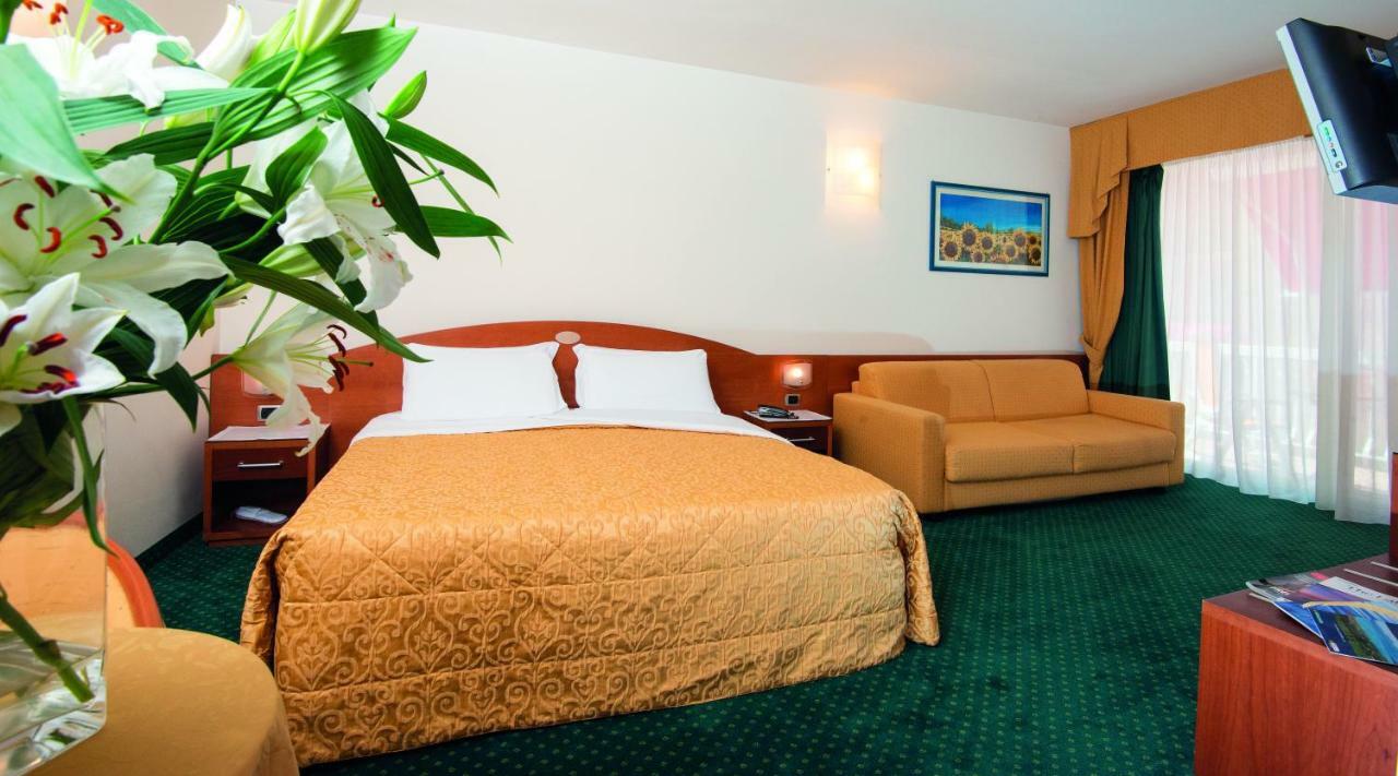 Hotel Capri Bardolino 3S エクステリア 写真