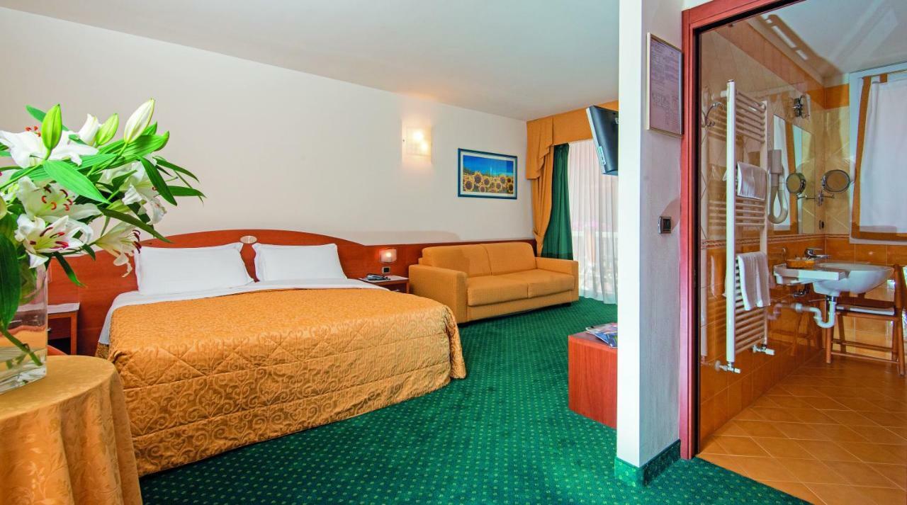 Hotel Capri Bardolino 3S エクステリア 写真